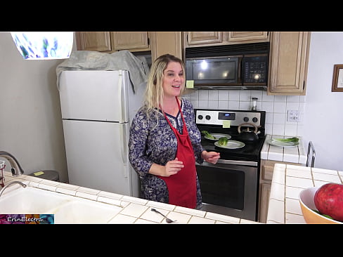 ❤️ Matrigna che lo munge in cucina prima del suo appuntamento ️❌ Super sessoal it.osagoassist.ru ☑